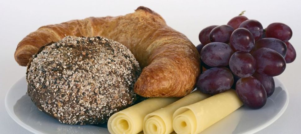 Brunch er en populær måltidsoplevelse, der kombinerer det bedste fra morgenmad og frokost
